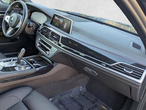 Used 2022 BMW 740i 740i w/ M Sport Package image 24