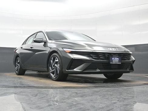 Certified 2025 Hyundai Elantra Limited image 33