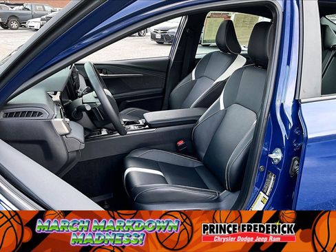 Used 2025 Toyota Camry SE w/ Convenience Package image 20