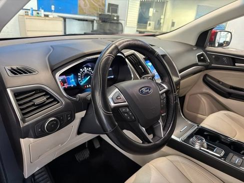Used 2020 Ford Edge Titanium FWD image 16
