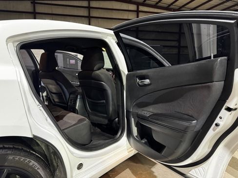 Used 2018 Dodge Charger SXT w/ Blacktop Package image 21