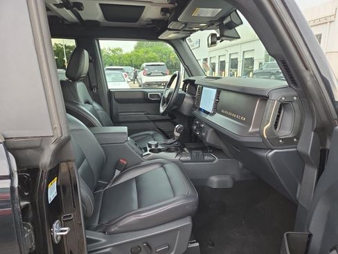 Used 2025 Ford Bronco Badlands AWD/4WD image 14