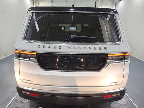 Used 2022 Jeep Grand Wagoneer Series III image 9