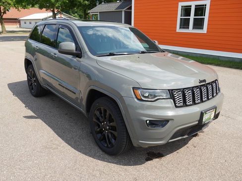 Used 2021 Jeep Grand Cherokee Laredo X AWD/4WD image 8