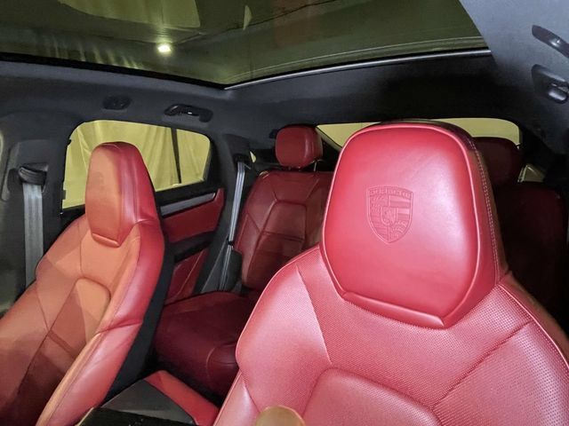 Used 2023 Porsche Cayenne S AWD/4WD image 16