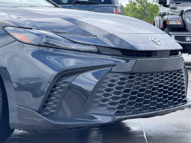 Used 2025 Toyota Camry SE FWD image 2