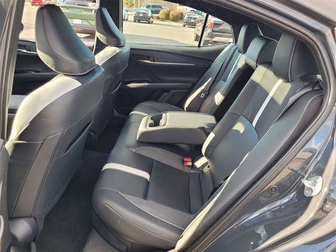 Used 2025 Toyota Camry SE image 6