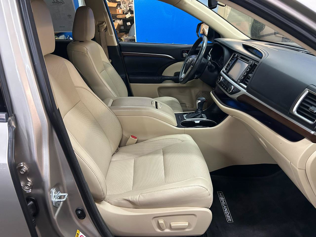 Used 2016 Toyota Highlander Limited AWD/4WD image 9