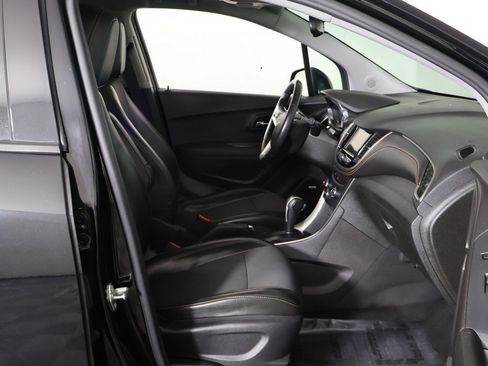 Used 2018 Chevrolet Trax LT w/ Sun & Sound Package image 24