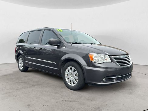 Used 2015 Chrysler Town & Country Touring FWD image 1