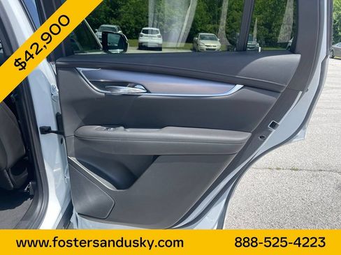 Used 2025 Cadillac XT6 Luxury FWD image 17
