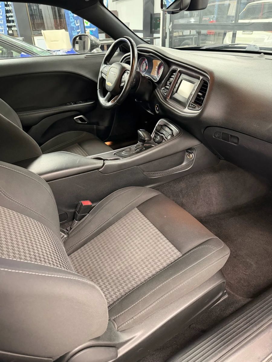 Used 2016 Dodge Challenger SXT RWD image 10