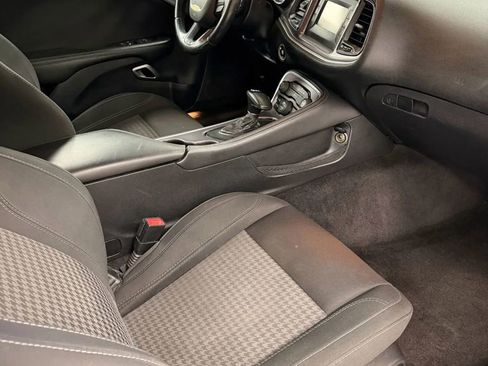 Used 2016 Dodge Challenger SXT RWD image 10
