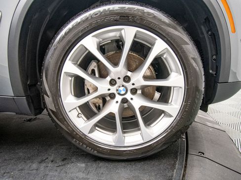 Used 2024 BMW X5 xDrive40i w/ Parking Assistance Package AWD/4WD image 28