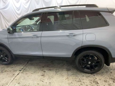 Certified 2024 Honda Passport Black Edition image 9