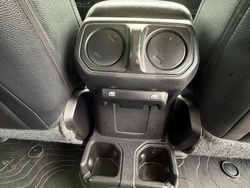 Used 2022 Jeep Wrangler Unlimited Sport image 32