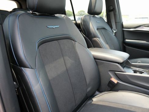 Used 2024 Jeep Grand Cherokee Trailhawk w/ Luxury Tech Group III AWD/4WD image 38