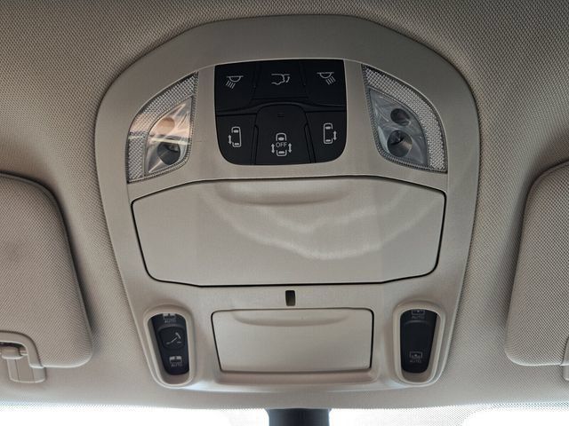 Used 2024 Chrysler Pacifica Limited FWD image 21
