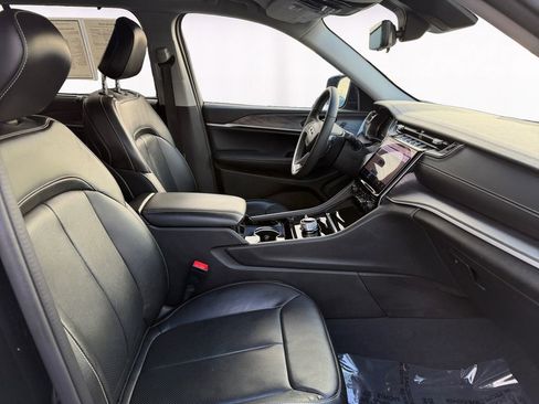 Used 2023 Jeep Grand Cherokee Limited w/ Luxury Tech Group II image 15