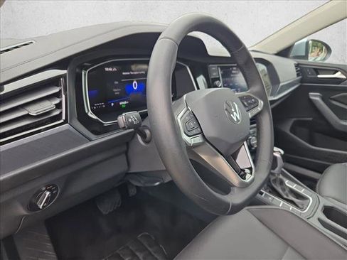Used 2024 Volkswagen Jetta SE FWD image 10