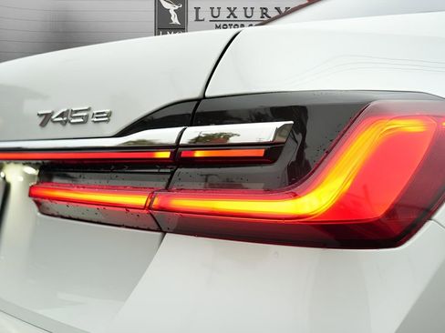 Used 2022 BMW 745e xDrive w/ M Sport Package AWD/4WD image 12