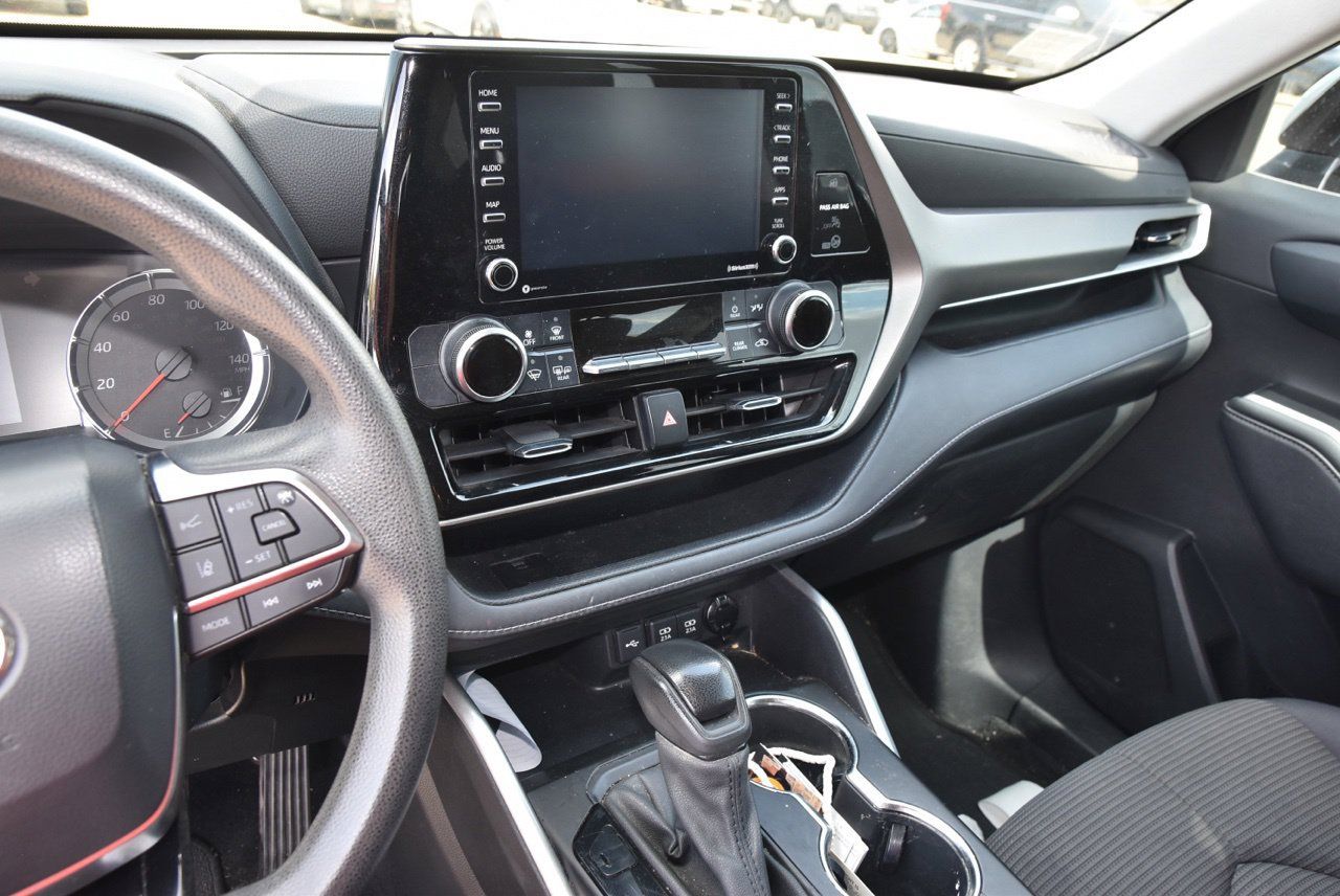 Used 2021 Toyota Highlander L FWD image 8
