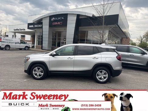 Used 2022 GMC Terrain SLE image 1