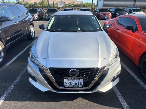 Used 2022 Nissan Altima 2.5 SR image 2