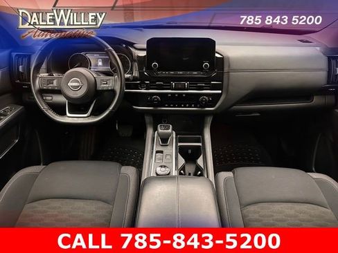 Used 2025 Nissan Pathfinder SV image 7