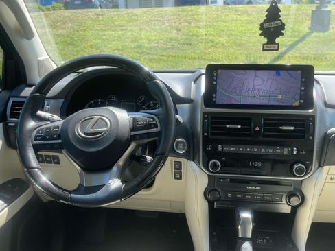 Used 2023 Lexus GX 460 Premium w/ Accessory Package AWD/4WD image 12