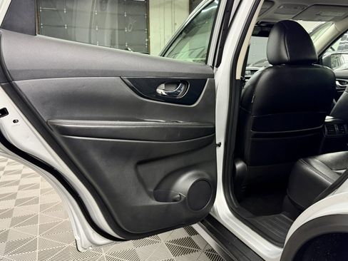 Used 2019 Nissan Rogue SL image 6