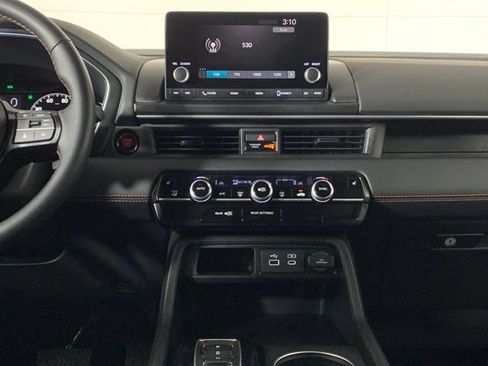 Used 2025 Honda Pilot Sport image 25