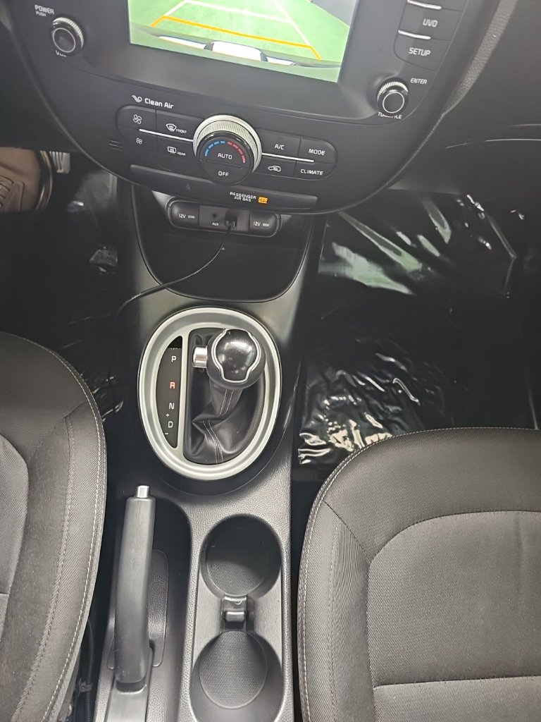 Used 2019 Kia Soul + FWD image 21