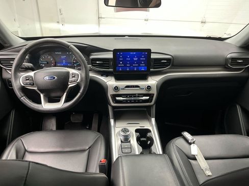 Used 2024 Ford Explorer XLT w/ Equipment Group 202A AWD/4WD image 18