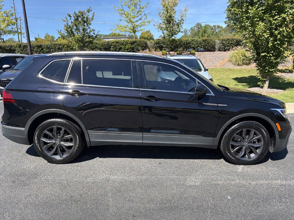 Used 2023 Volkswagen Tiguan SE FWD image 2