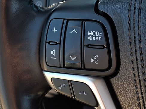 Used 2018 Toyota Highlander Limited Platinum image 19