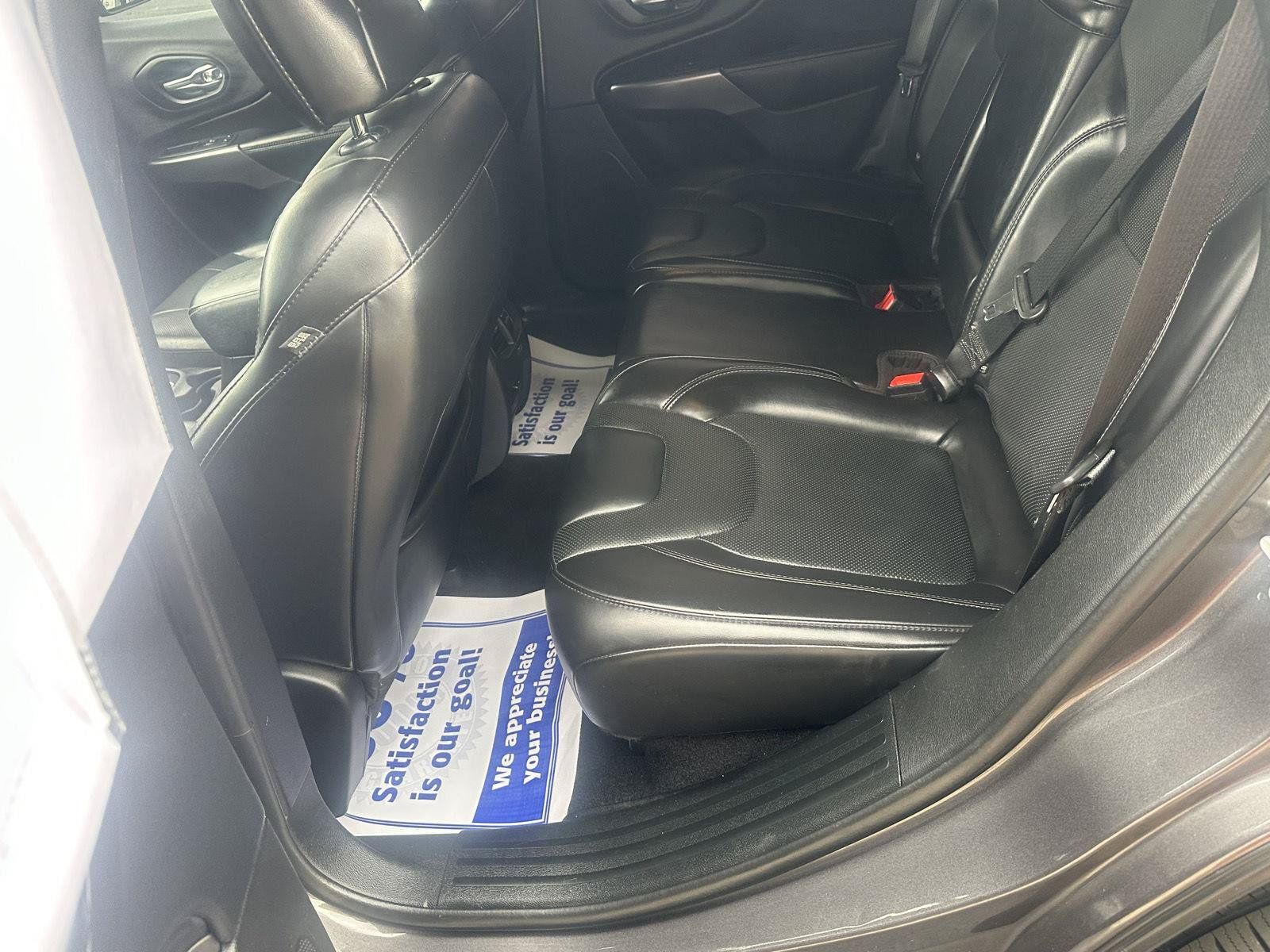 Used 2019 Jeep Cherokee Limited AWD/4WD image 28