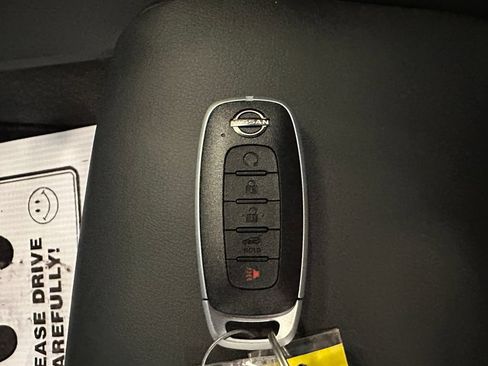 Used 2024 Nissan Rogue SL AWD/4WD image 16