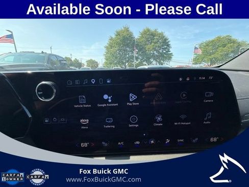 Used 2024 Chevrolet Traverse LT w/ Trailering Package AWD/4WD image 11