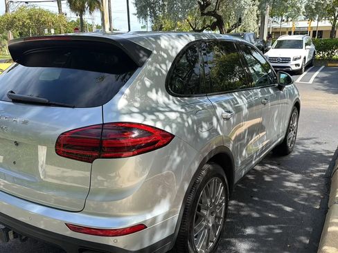 Used 2016 Porsche Cayenne S AWD/4WD image 3