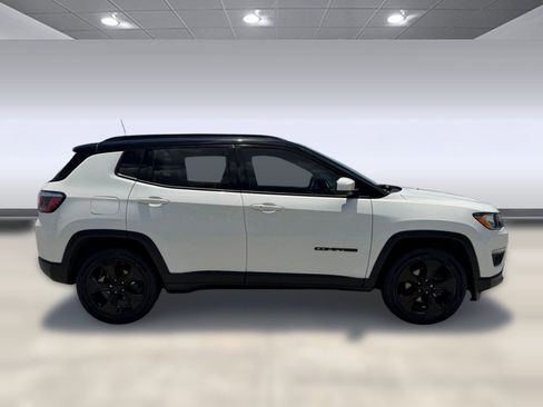 Used 2018 Jeep Compass Latitude FWD image 8