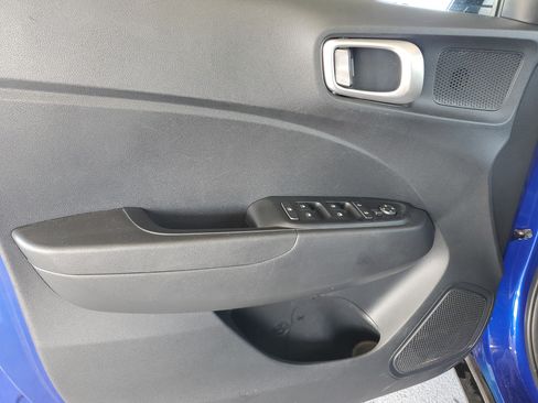 Used 2024 Hyundai Venue SEL FWD image 12