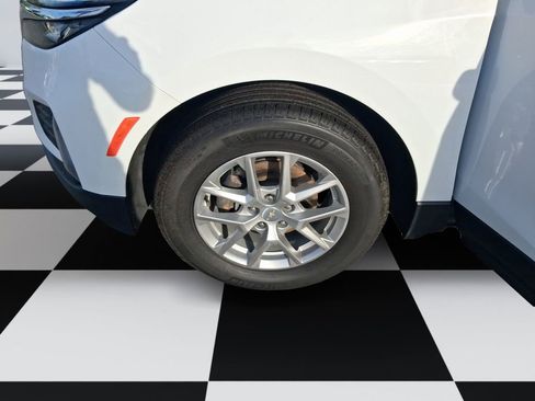 Used 2024 Chevrolet Equinox LT FWD image 14