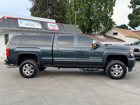 Used 2018 GMC Sierra 2500 Denali w/ Duramax Plus Package image 7