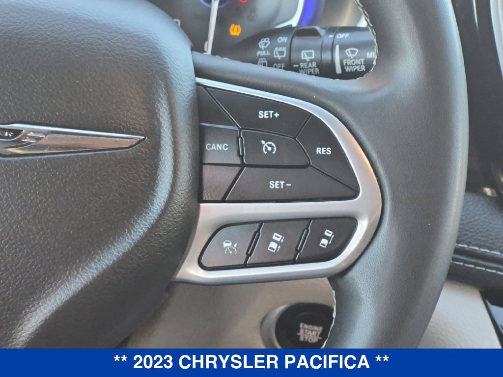 Used 2023 Chrysler Pacifica Limited FWD image 21