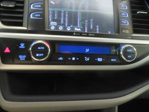 Used 2016 Toyota Highlander XLE FWD image 45