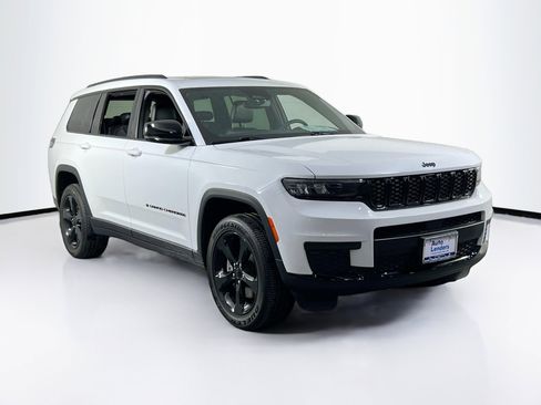 Used 2023 Jeep Grand Cherokee L Laredo image 3