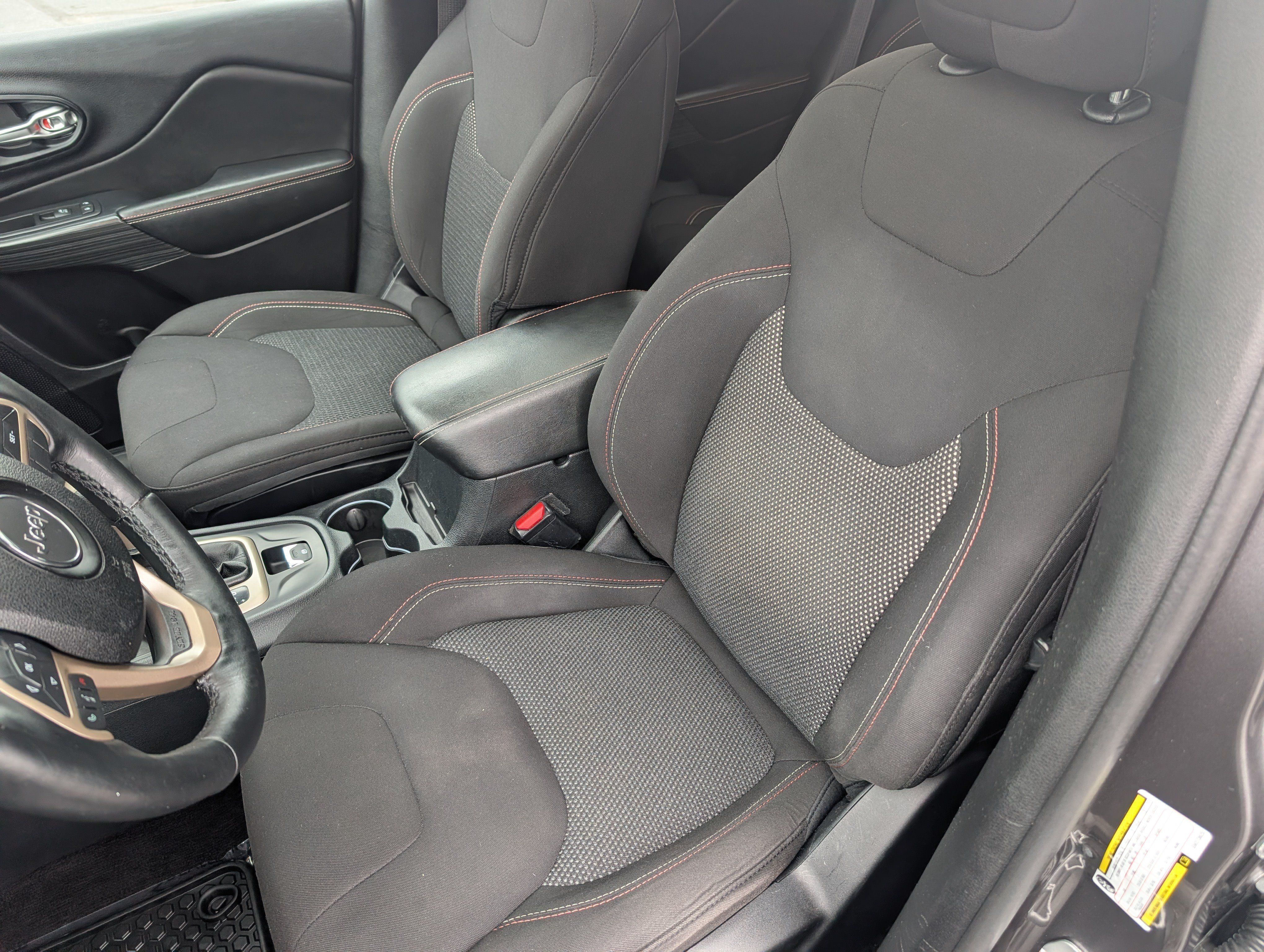 Used 2016 Jeep Cherokee 75th Anniversary FWD image 11