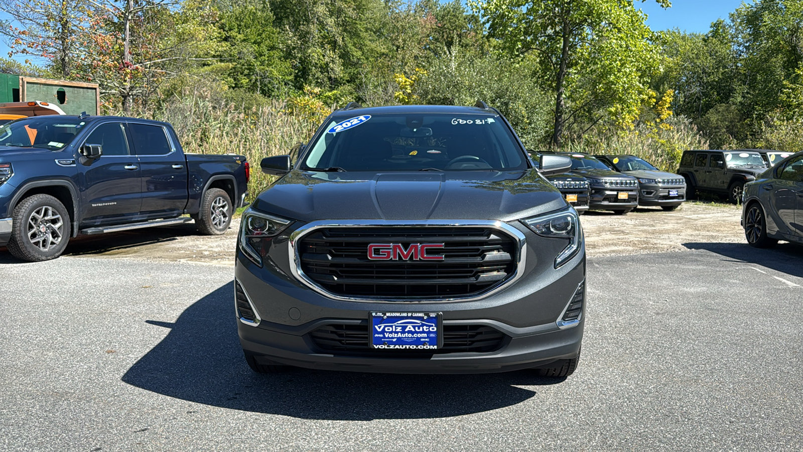 Used 2021 GMC Terrain SLE w/ Driver Convenience Package AWD/4WD image 3