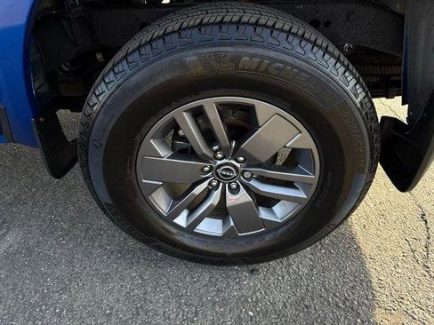 Certified 2025 Nissan Frontier SV w/ SV Convenience Package image 9